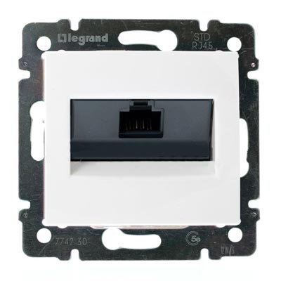 Legrand Valena  Белый Розетка механизм компьютерная 1-местная с захватами RJ45 UTP категория 5е /774230 (кратно 10)